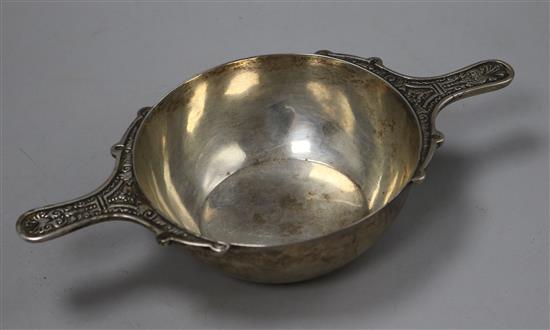 A Victorian silver quaich, London 1895, Holland, Aldwinckle & Slater, 7.5oz approx